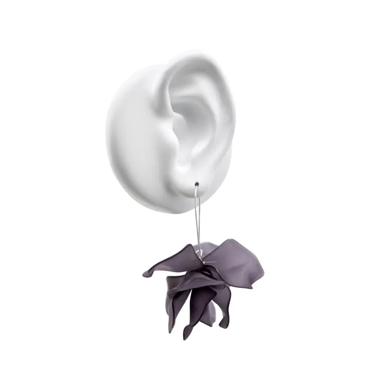Wos Petal svarte øredobber akryl 6 cm