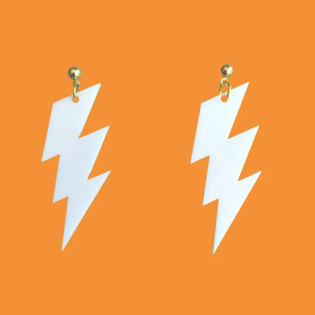 MiniKitty White Lightning Bolts øredobber hvite lyn hypoallergene